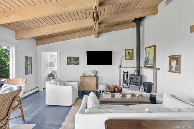 21 Breeze Hill Road, East Hampton, NY 11937