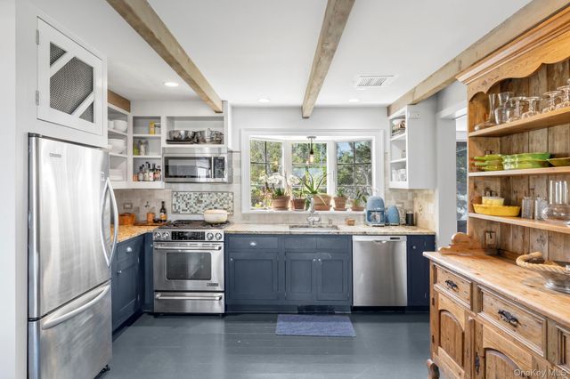 21 Breeze Hill Road, East Hampton, NY 11937