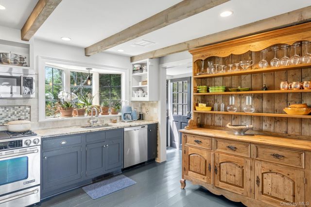21 Breeze Hill Road, East Hampton, NY 11937
