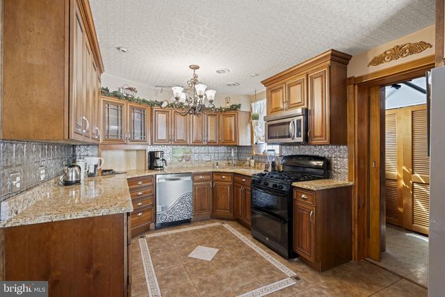 896 PINE HILL RD, Philadelphia, PA 19115