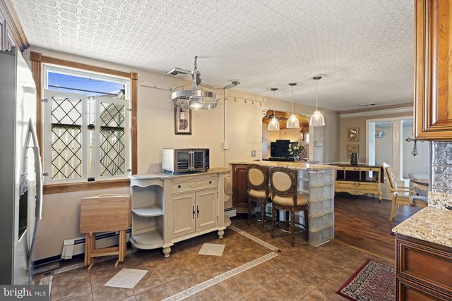 896 PINE HILL RD, Philadelphia, PA 19115