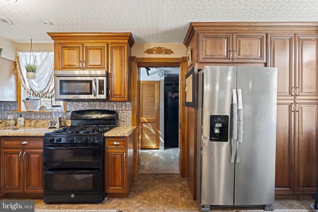 896 PINE HILL RD, Philadelphia, PA 19115