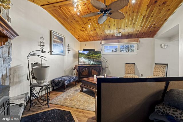 896 PINE HILL RD, Philadelphia, PA 19115