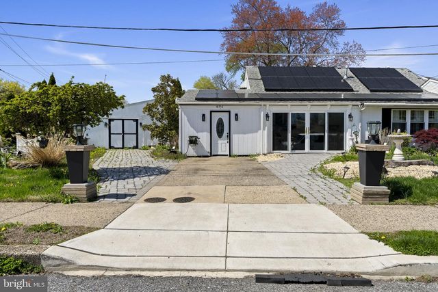 896 PINE HILL RD, Philadelphia, PA 19115