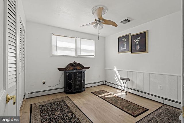 896 PINE HILL RD, Philadelphia, PA 19115