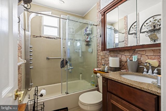 896 PINE HILL RD, Philadelphia, PA 19115