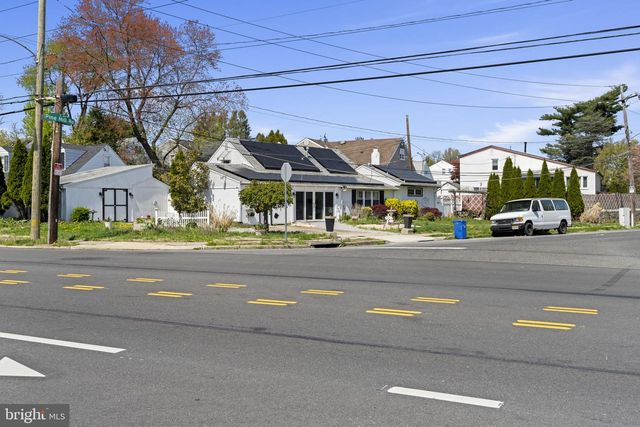 896 PINE HILL RD, Philadelphia, PA 19115