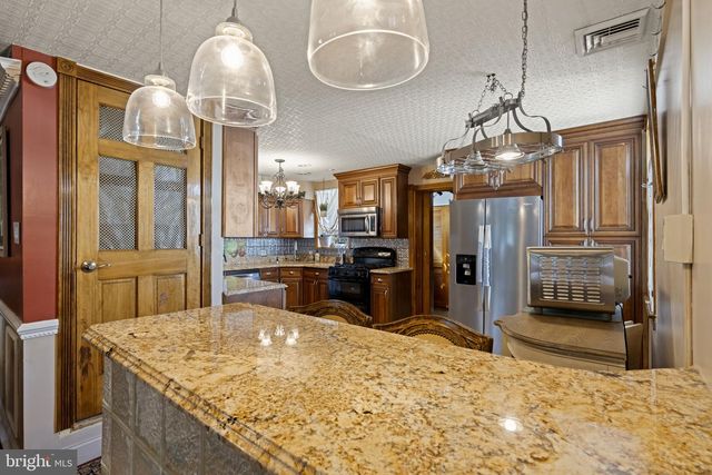 896 PINE HILL RD, Philadelphia, PA 19115