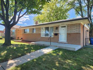 27055 Merideth Drive, Warren, MI 48092