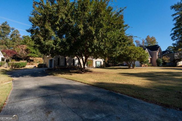 727 Eight Point Court, Suwanee, GA 30024