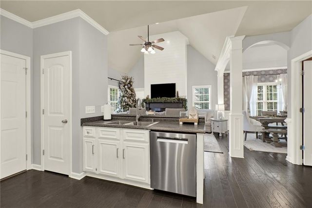 160 Levi SW Street, Calhoun, GA 30701