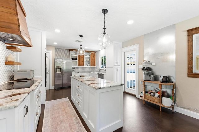 2515 49TH STREET, Sarasota, FL 34234
