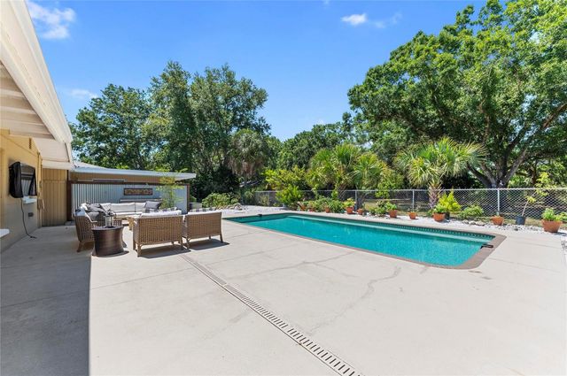 2515 49TH STREET, Sarasota, FL 34234