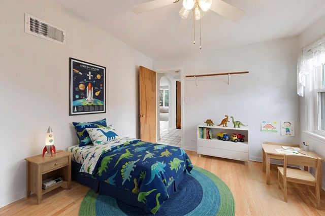 6040 N Niagara Avenue, Chicago, IL 60631