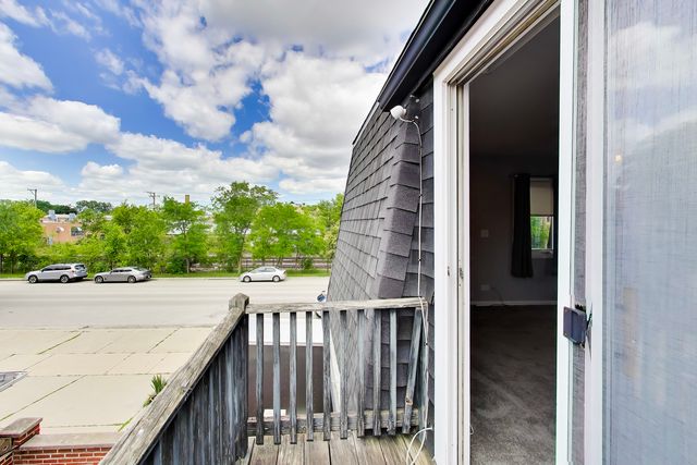 6040 N Niagara Avenue, Chicago, IL 60631