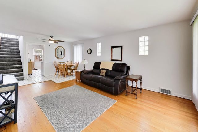 6040 N Niagara Avenue, Chicago, IL 60631