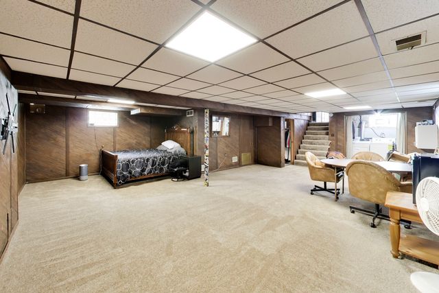 6040 N Niagara Avenue, Chicago, IL 60631