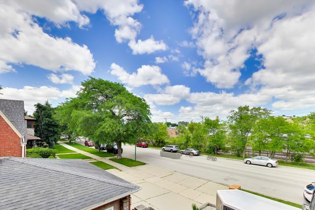 6040 N Niagara Avenue, Chicago, IL 60631