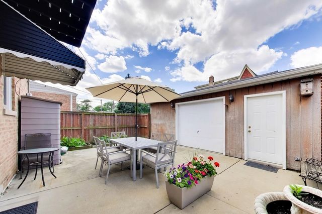 6040 N Niagara Avenue, Chicago, IL 60631