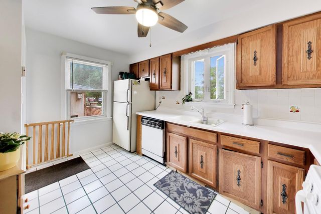6040 N Niagara Avenue, Chicago, IL 60631