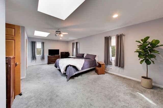 6040 N Niagara Avenue, Chicago, IL 60631