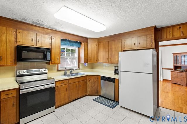 3301 Wood Dale Rd, Chester, VA 23831