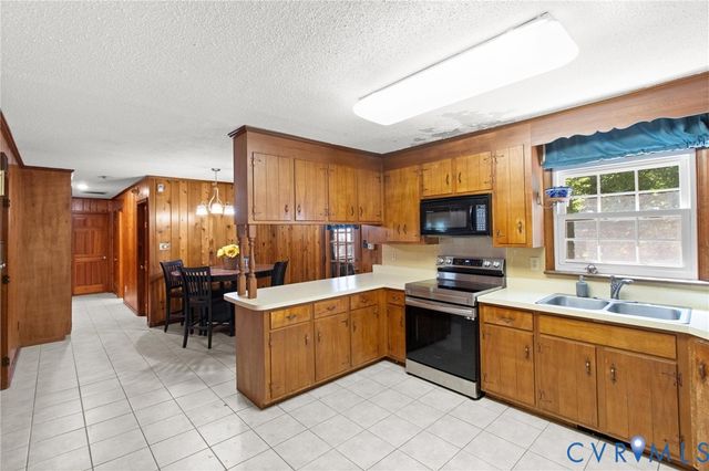 3301 Wood Dale Rd, Chester, VA 23831