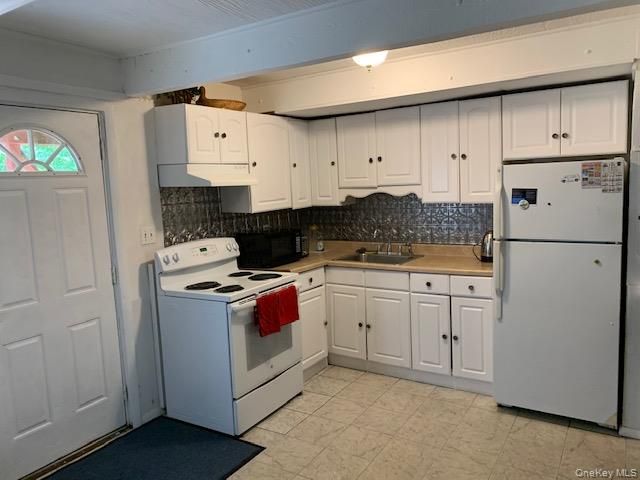 10 Woodchuck Lane, East Setauket, NY 11733