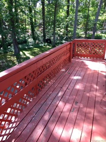 10 Woodchuck Lane, East Setauket, NY 11733