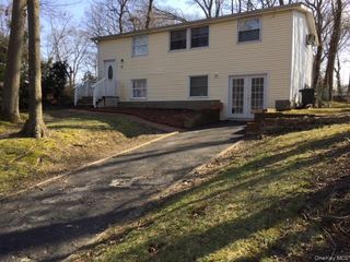 10 Woodchuck Lane, East Setauket, NY 11733
