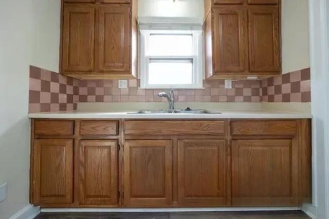 147 Draper Avenue, Waterford, MI 48328