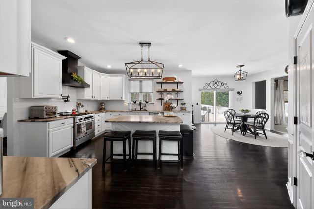 106 COVENTRY LN, Swedesboro, NJ 08085