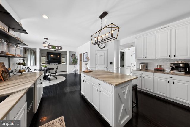 106 COVENTRY LN, Swedesboro, NJ 08085