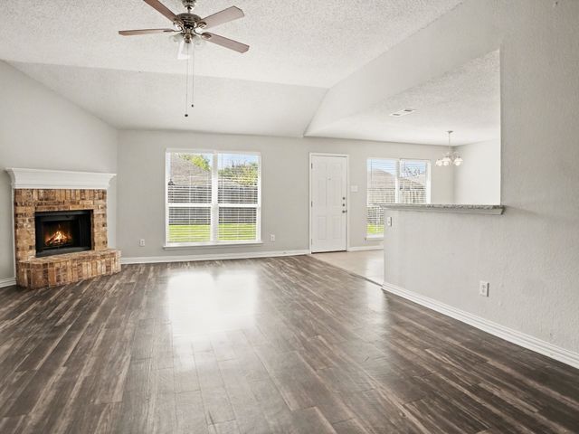 636 Dover Heights Trail, Mansfield, TX 76063