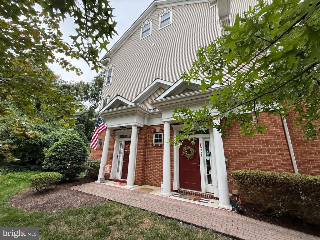 8975 HARROVER PL #75A, Lorton, VA 22079