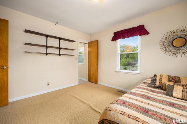 2706 W HUNTINGTON Drive, Peoria, IL 61614