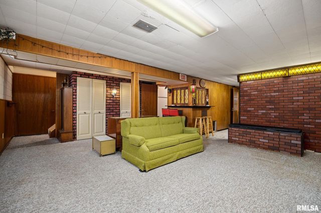 2706 W HUNTINGTON Drive, Peoria, IL 61614