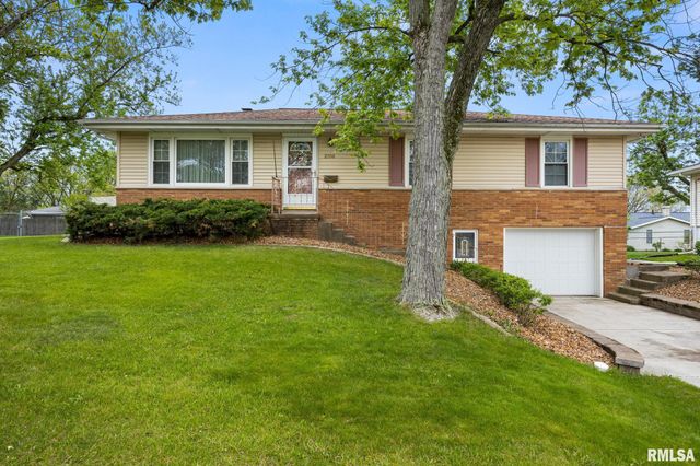 2706 W HUNTINGTON Drive, Peoria, IL 61614