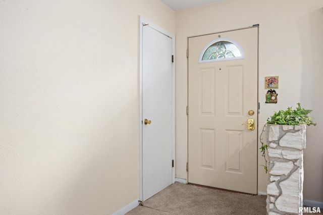2706 W HUNTINGTON Drive, Peoria, IL 61614
