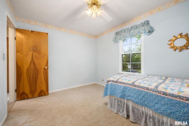 2706 W HUNTINGTON Drive, Peoria, IL 61614