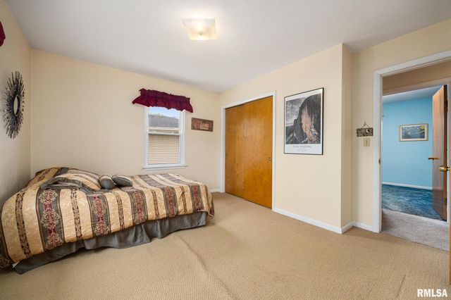 2706 W HUNTINGTON Drive, Peoria, IL 61614
