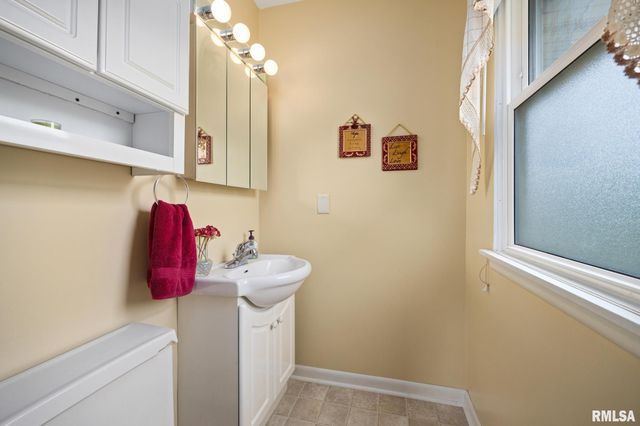 2706 W HUNTINGTON Drive, Peoria, IL 61614