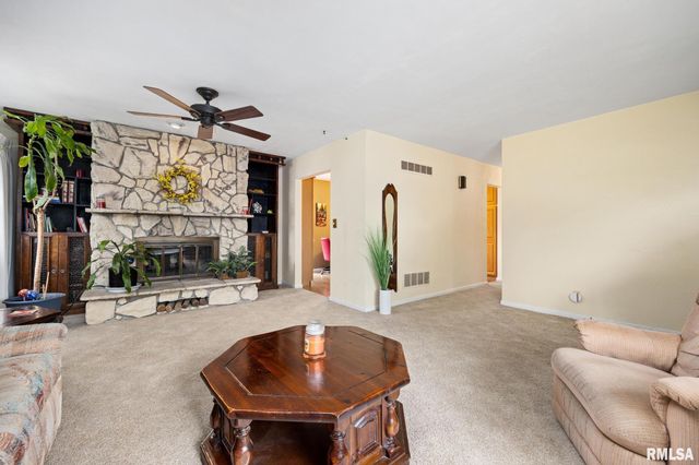 2706 W HUNTINGTON Drive, Peoria, IL 61614