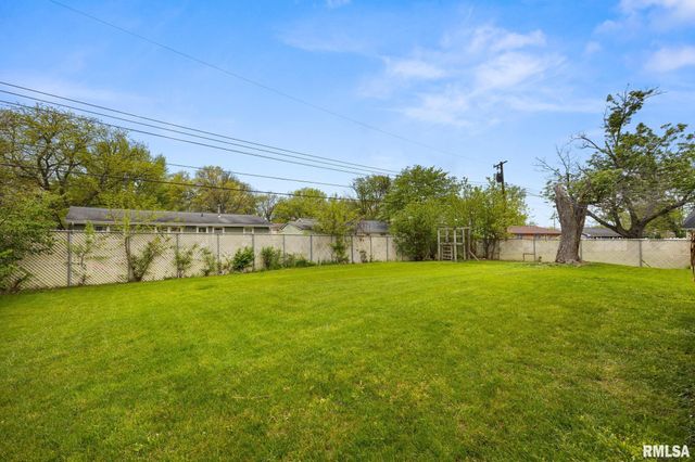 2706 W HUNTINGTON Drive, Peoria, IL 61614