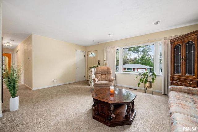 2706 W HUNTINGTON Drive, Peoria, IL 61614