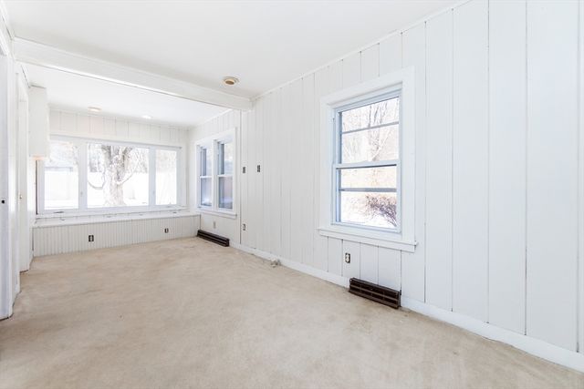 18 Storey St, Westford, MA 01886