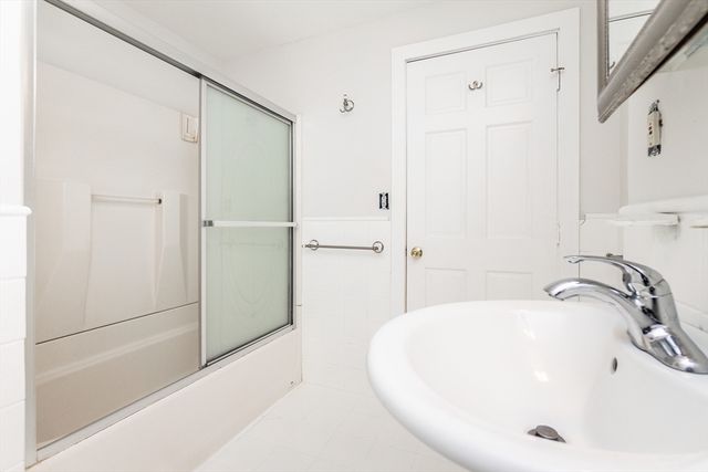 18 Storey St, Westford, MA 01886