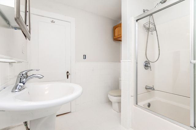 18 Storey St, Westford, MA 01886