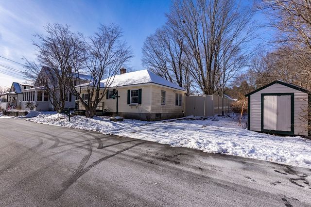 18 Storey St, Westford, MA 01886