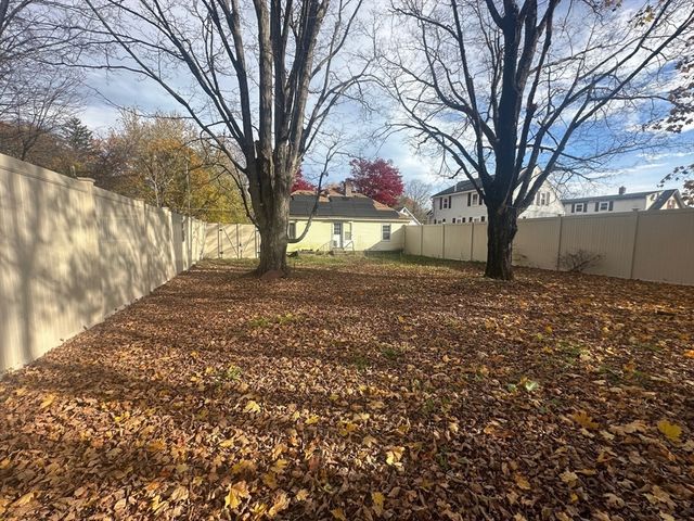 18 Storey St, Westford, MA 01886